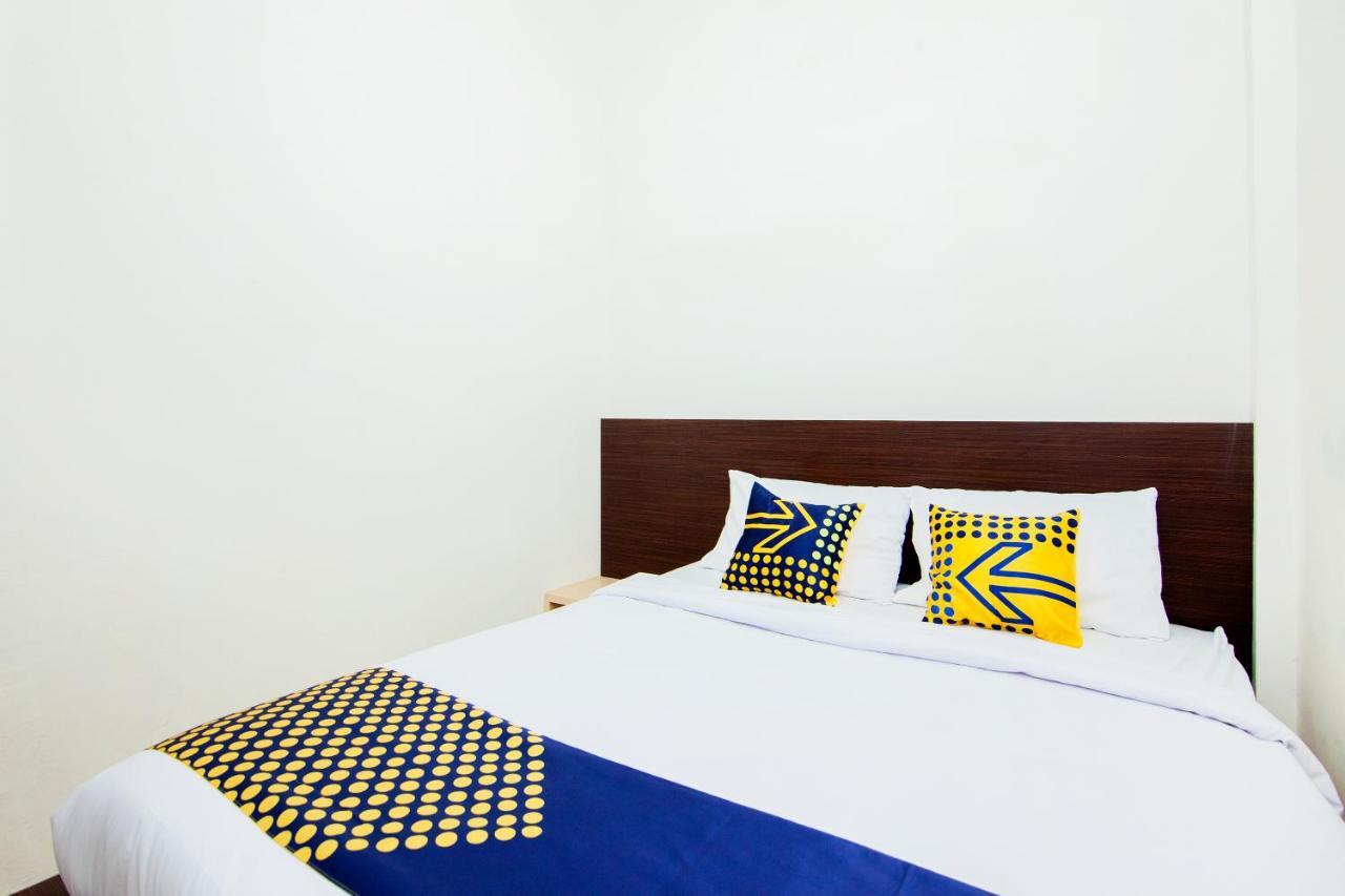 Oyo 2220 Pink'S Guest House Tarutung Экстерьер фото