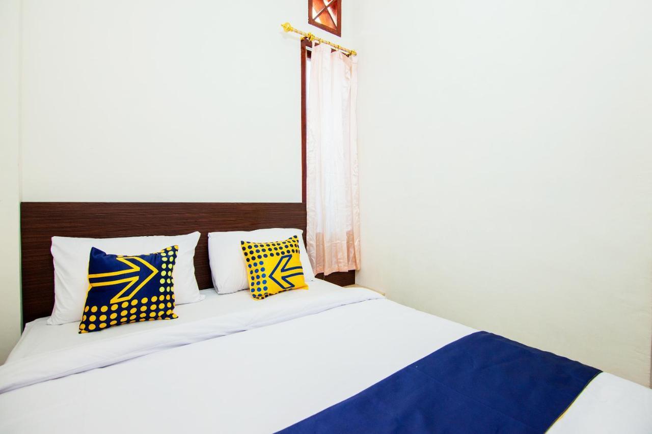 Oyo 2220 Pink'S Guest House Tarutung Экстерьер фото